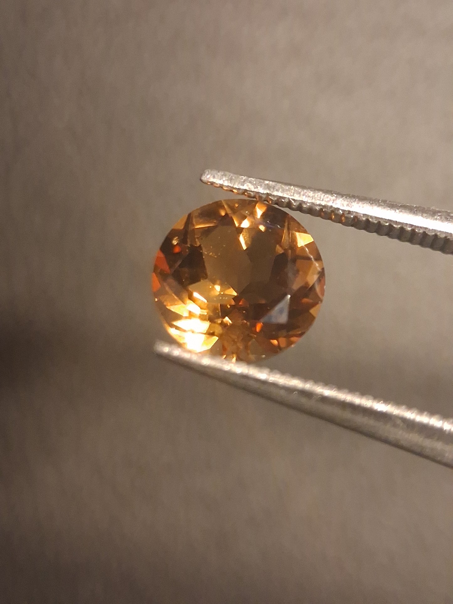 Gemma di Citrino Naturale – Taglio Rotondo Sfaccettato 6x6 mm Giallo | Citrino Sciolto 0,730 ct