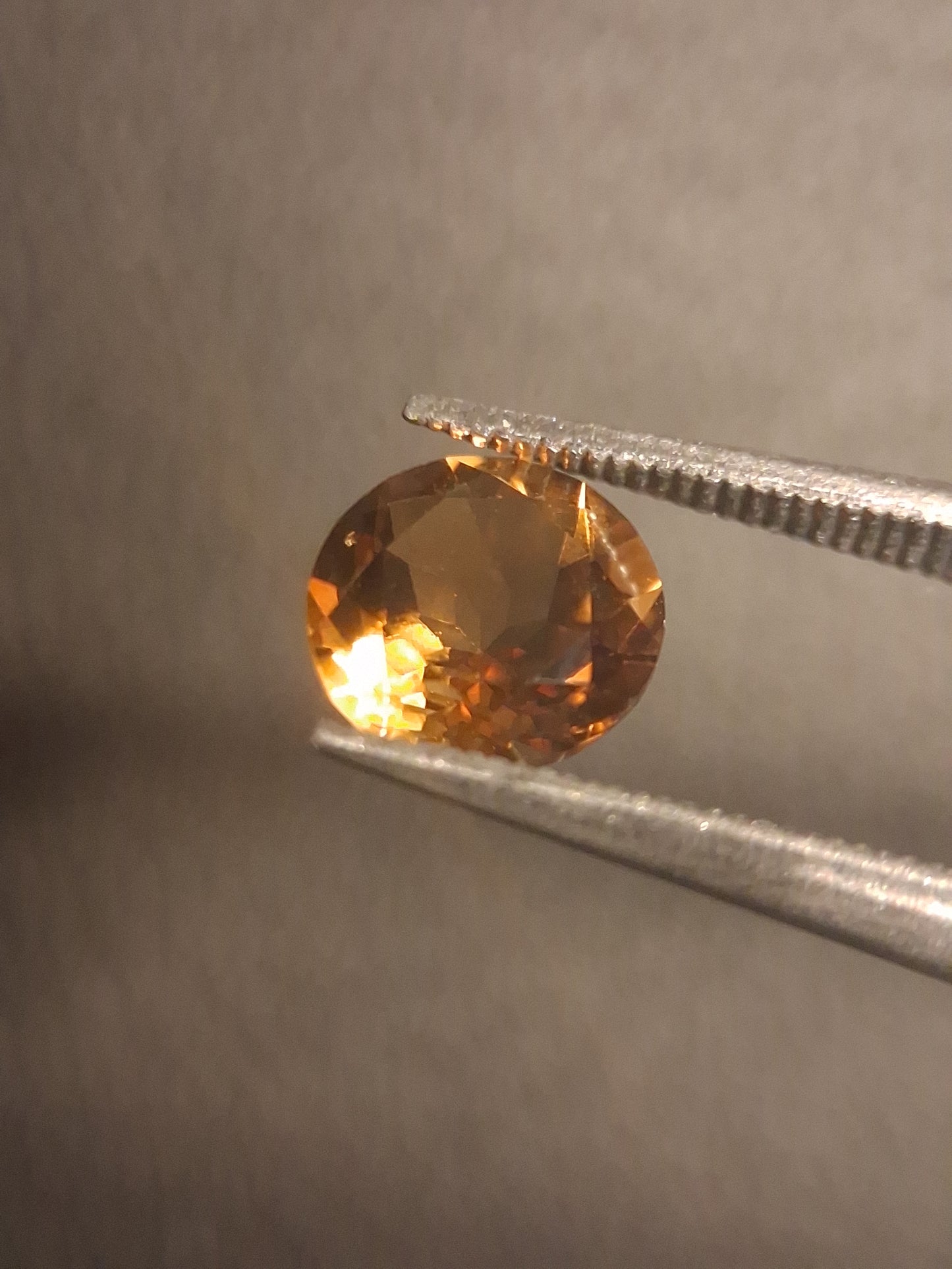 Gemma di Citrino Naturale – Taglio Rotondo Sfaccettato 6x6 mm Giallo | Citrino Sciolto 0,730 ct