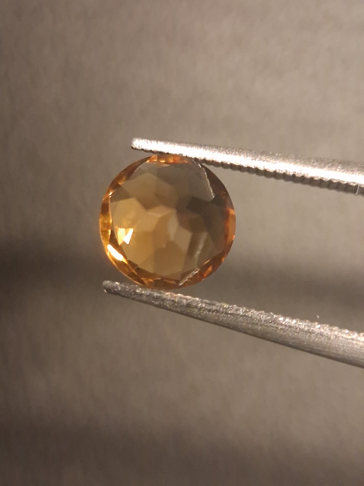 Gemma di Citrino Naturale – Taglio Rotondo Sfaccettato 6x6 mm Giallo | Citrino Sciolto 0,730 ct