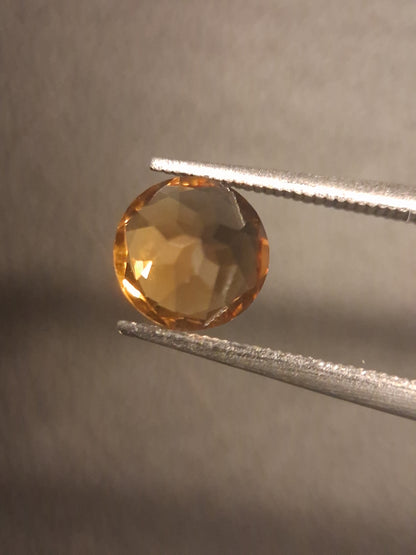 Gemma di Citrino Naturale – Taglio Rotondo Sfaccettato 6x6 mm Giallo | Citrino Sciolto 0,730 ct
