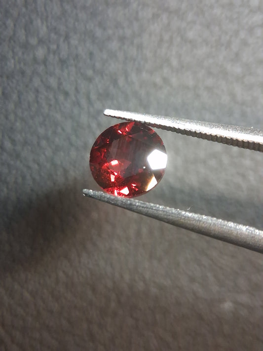 Granato Naturale - Rodolite - 1.020 ct - taglio rotondo sfaccettato - gemma rossa