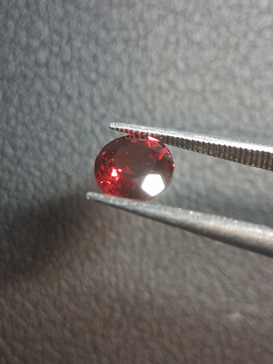 Granato Naturale - Rodolite - 1.020 ct - taglio rotondo sfaccettato - gemma rossa