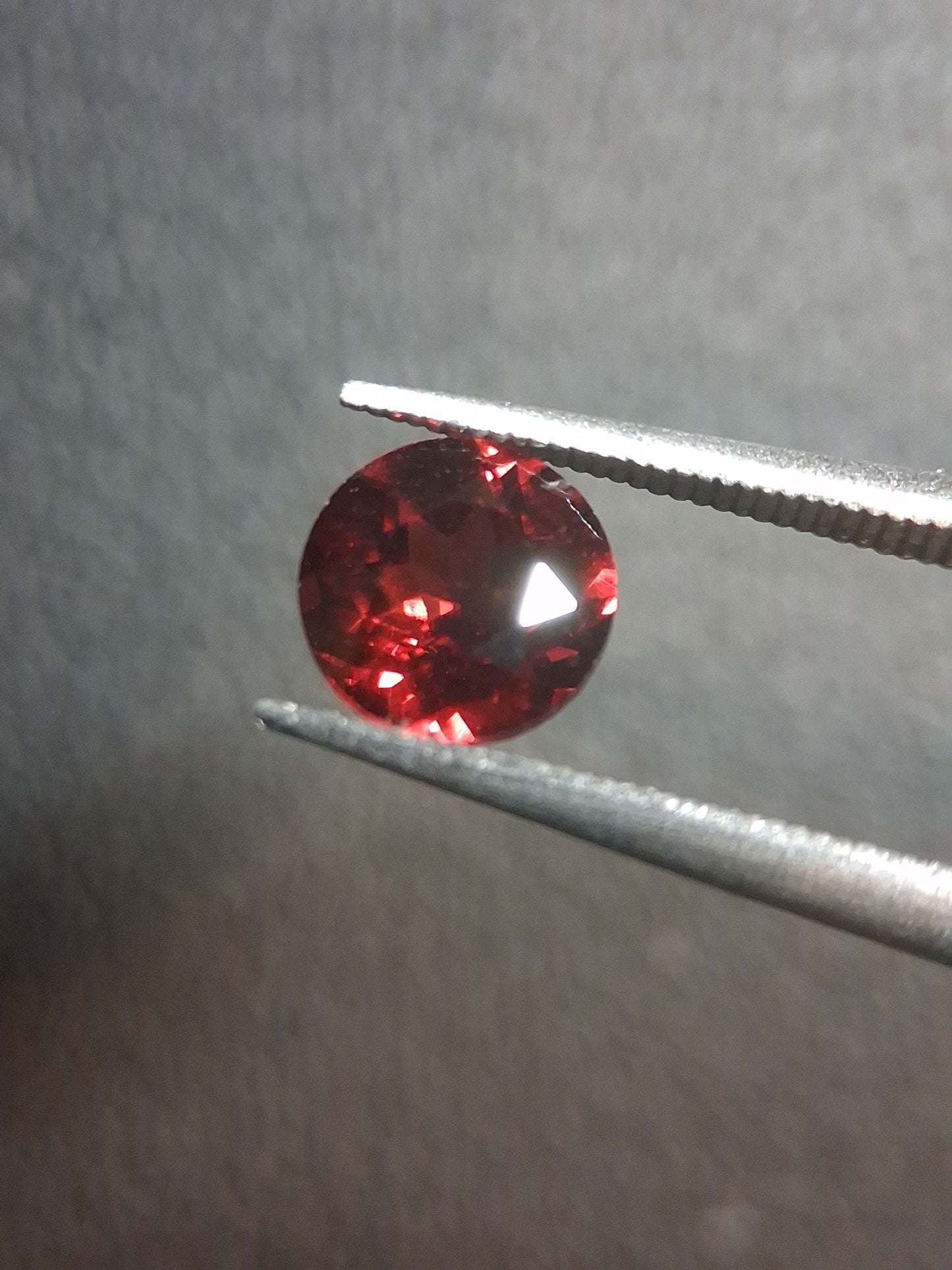 Natural Garnet - Rhodolite - 1.016 ct - round faceted - red gemstone