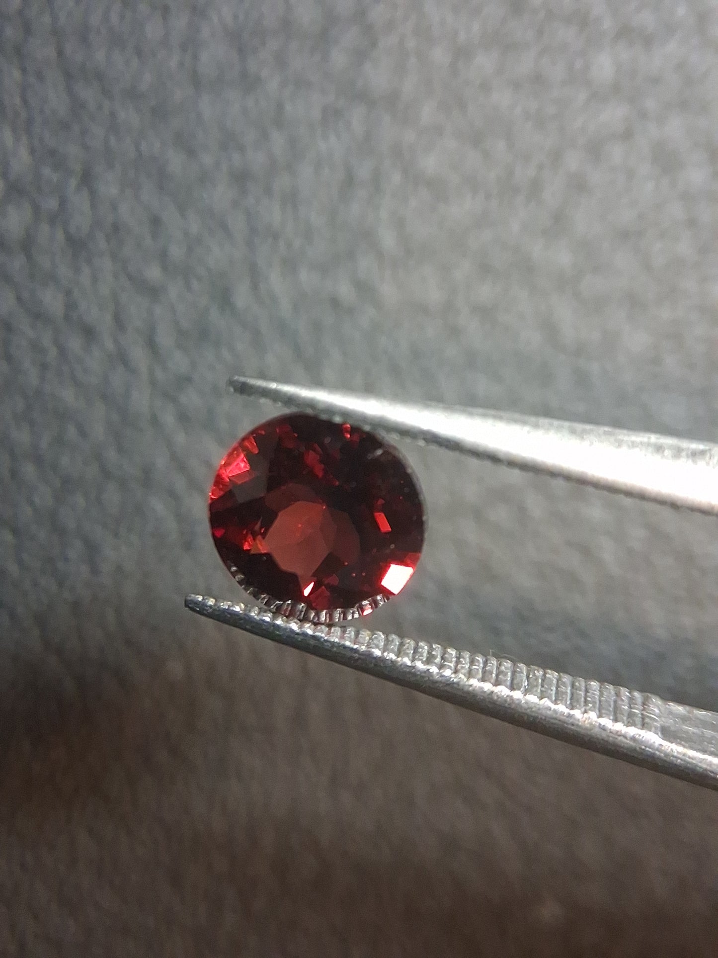 Natural Garnet - Rhodolite - 1.016 ct - round faceted - red gemstone