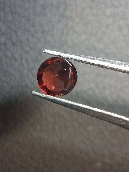 Natural Garnet - Rhodolite - 1.016 ct - round faceted - red gemstone