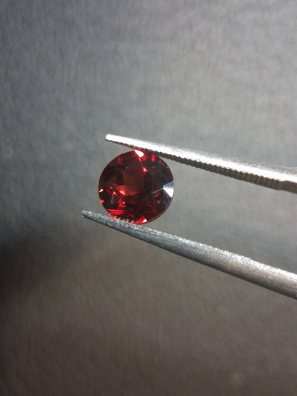 Natural Garnet - Rhodolite - 1.023 ct - round faceted - red gemstone
