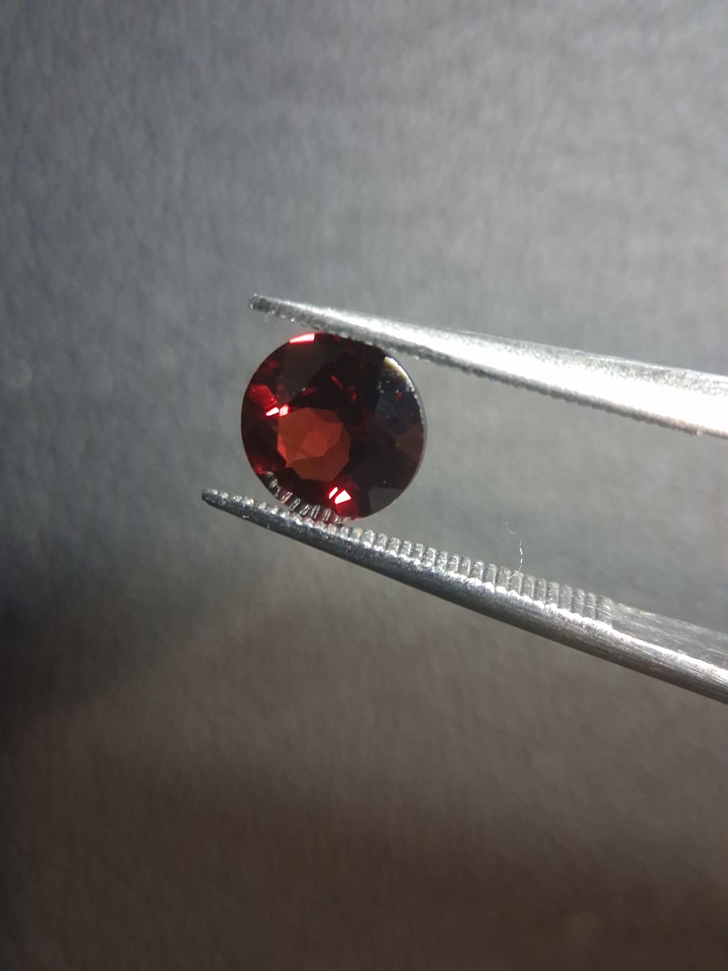 Natural Garnet - Rhodolite - 1.023 ct - round faceted - red gemstone