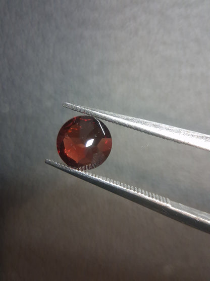 Natural Garnet - Rhodolite - 1.023 ct - round faceted - red gemstone