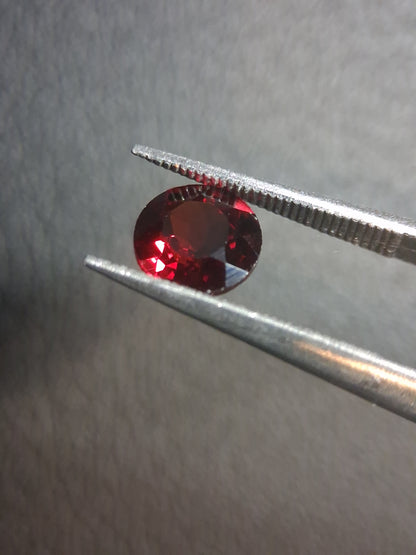 Grenat Naturel - Rhodolite - 1,006 ct - facetté rond - gemme rouge