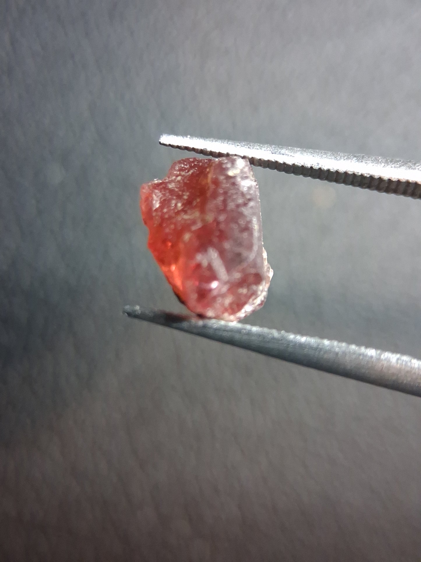 Rough Garnet - 2.155 ct - pyrope almandite - red