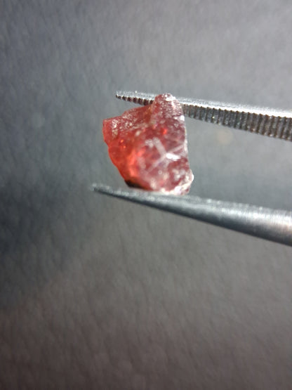 Rough Garnet - 2.155 ct - pyrope almandite - red