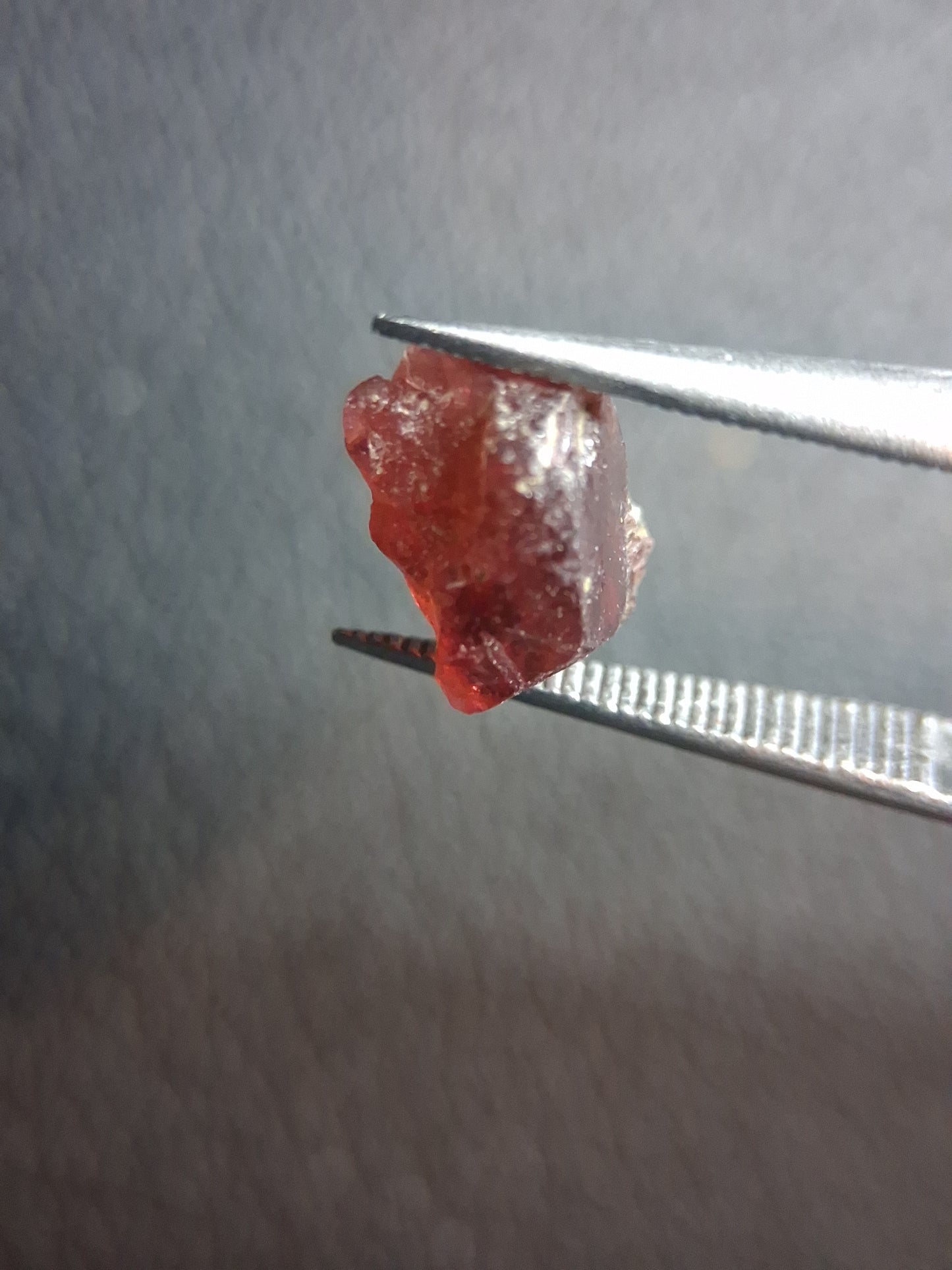 Rough Garnet - 2.155 ct - pyrope almandite - red