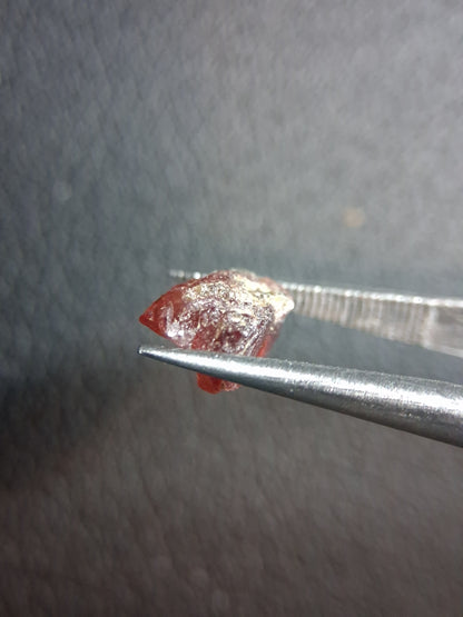 Rough Garnet - 2.155 ct - pyrope almandite - red
