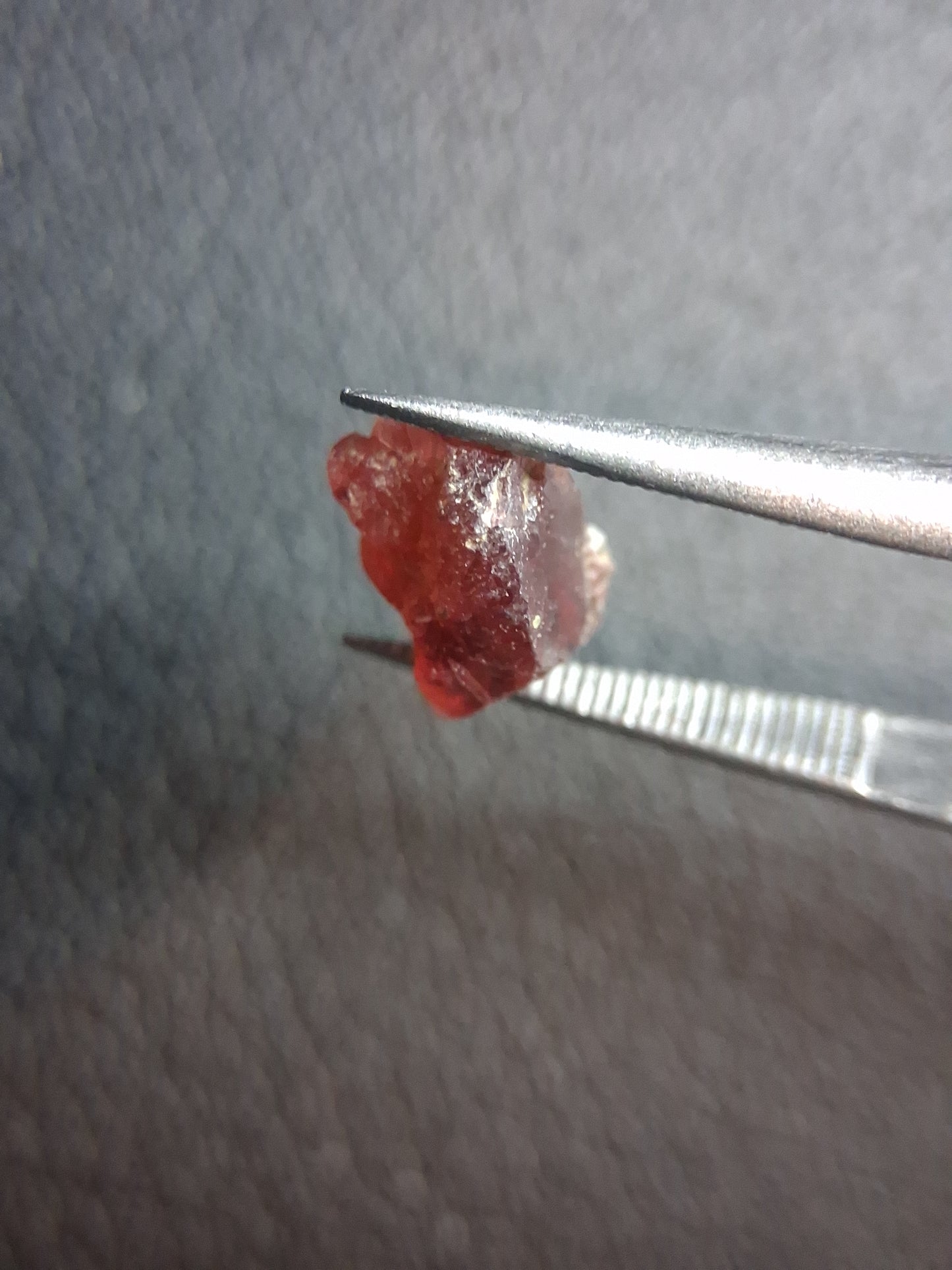 Rough Garnet - 2.155 ct - pyrope almandite - red