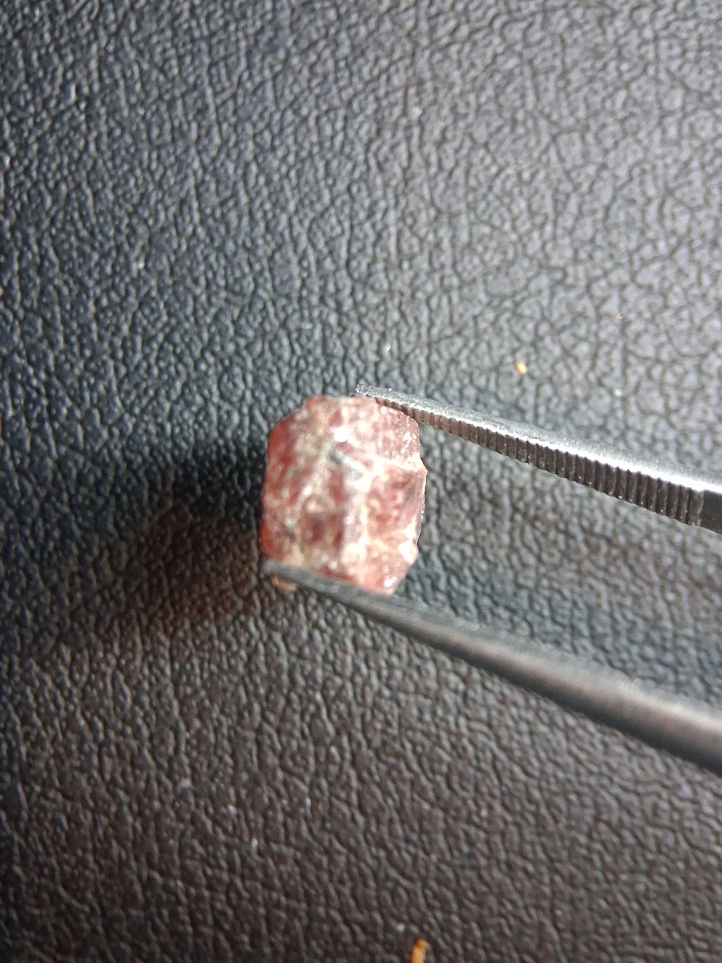 Rough Garnet - 2.470 ct - pyrope almandite - red