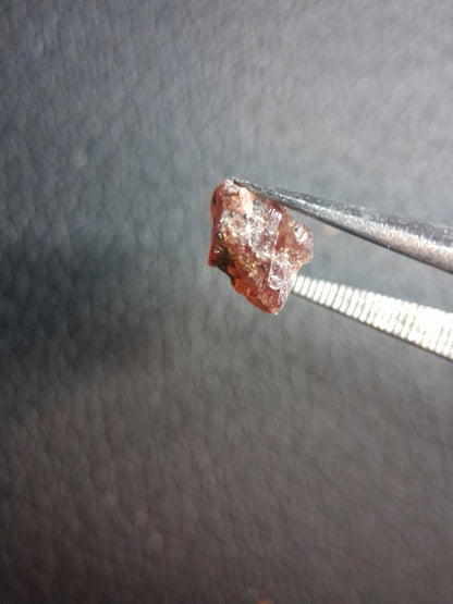 Rough Garnet - 2.470 ct - pyrope almandite - red