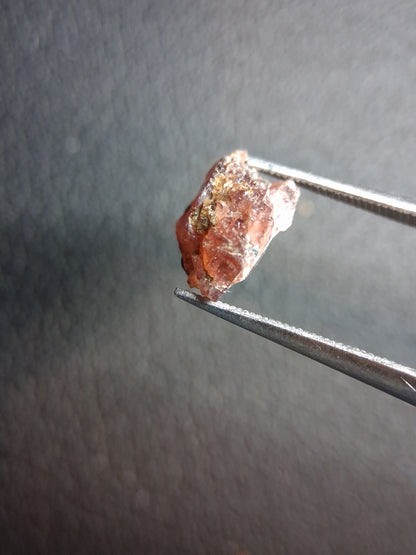 Rough Garnet - 2.470 ct - pyrope almandite - red