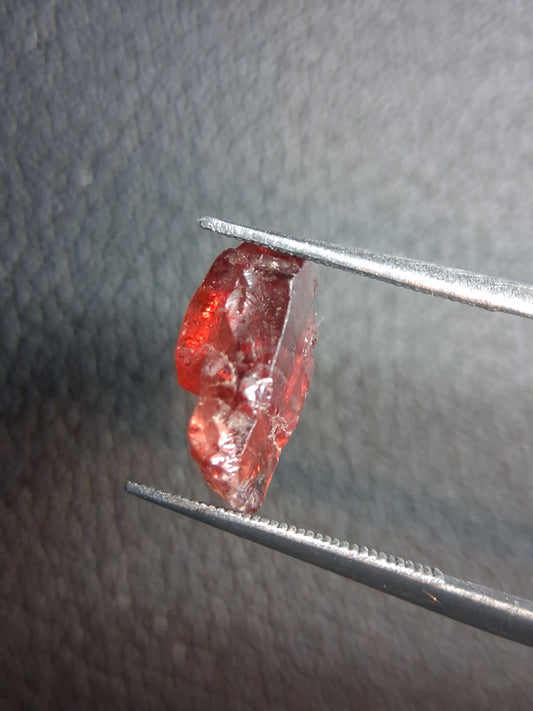 Rough Garnet - 3.120 ct - pyrope almandite - red