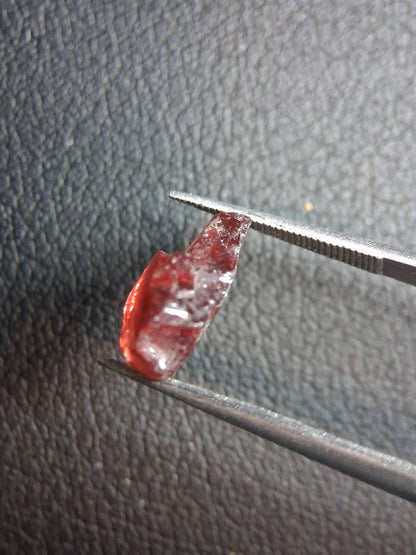 Rough Garnet - 3.120 ct - pyrope almandite - red