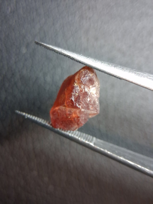 Rough Garnet - 3.020 ct - pyrope almandite - red