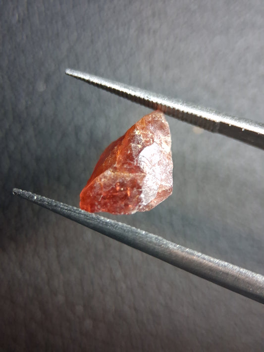 Rough Garnet - 3.020 ct - pyrope almandite - red