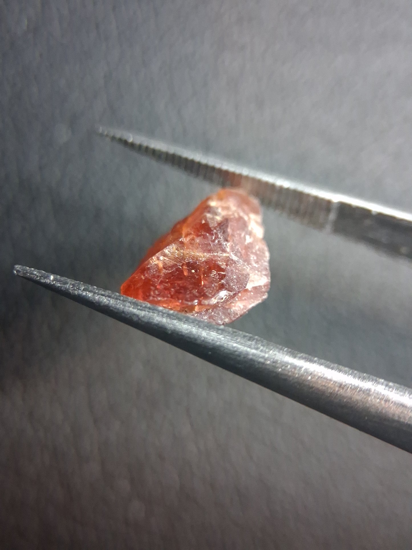 Rough Garnet - 3.020 ct - pyrope almandite - red