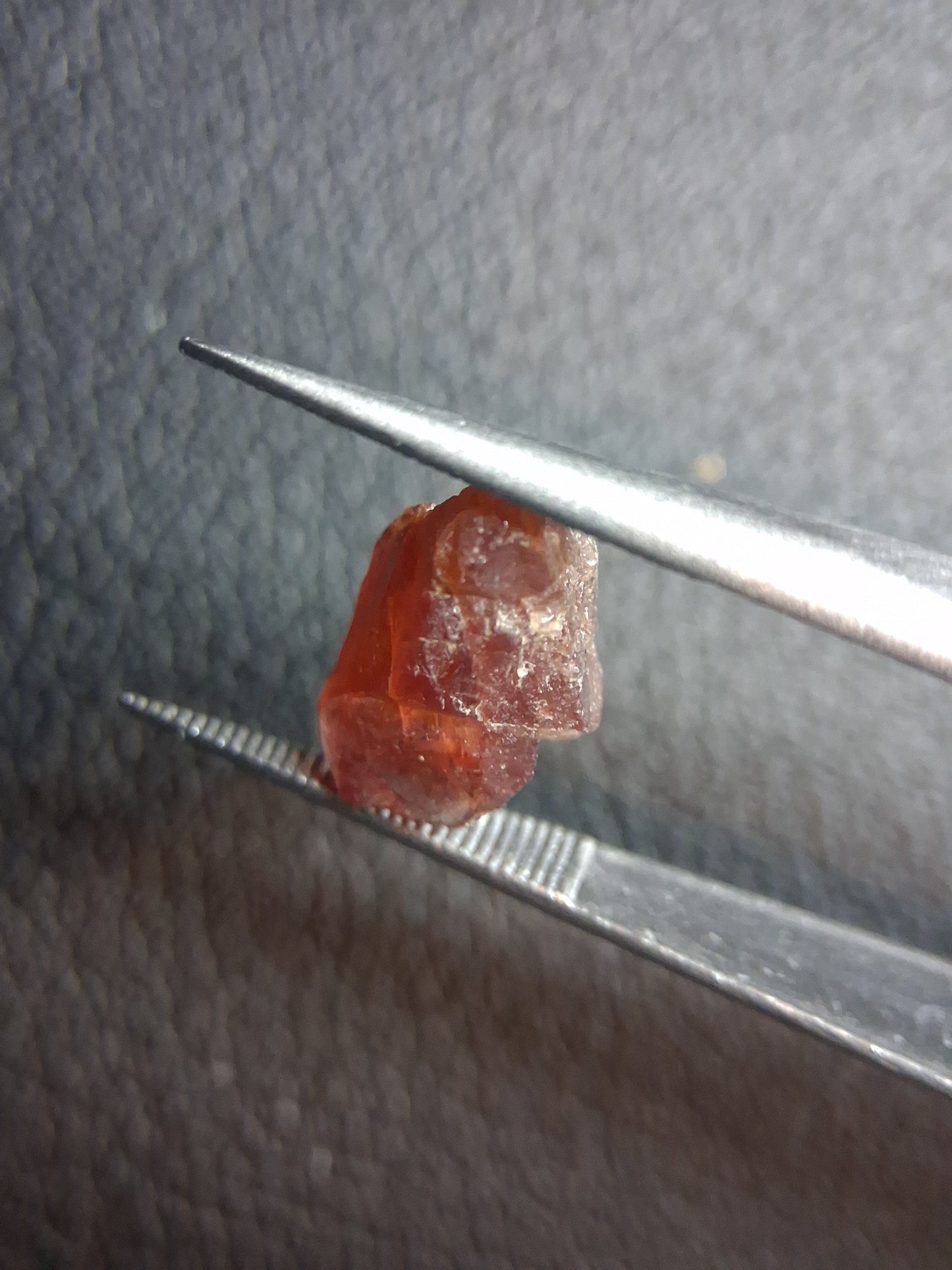 Rough Garnet - 3.020 ct - pyrope almandite - red