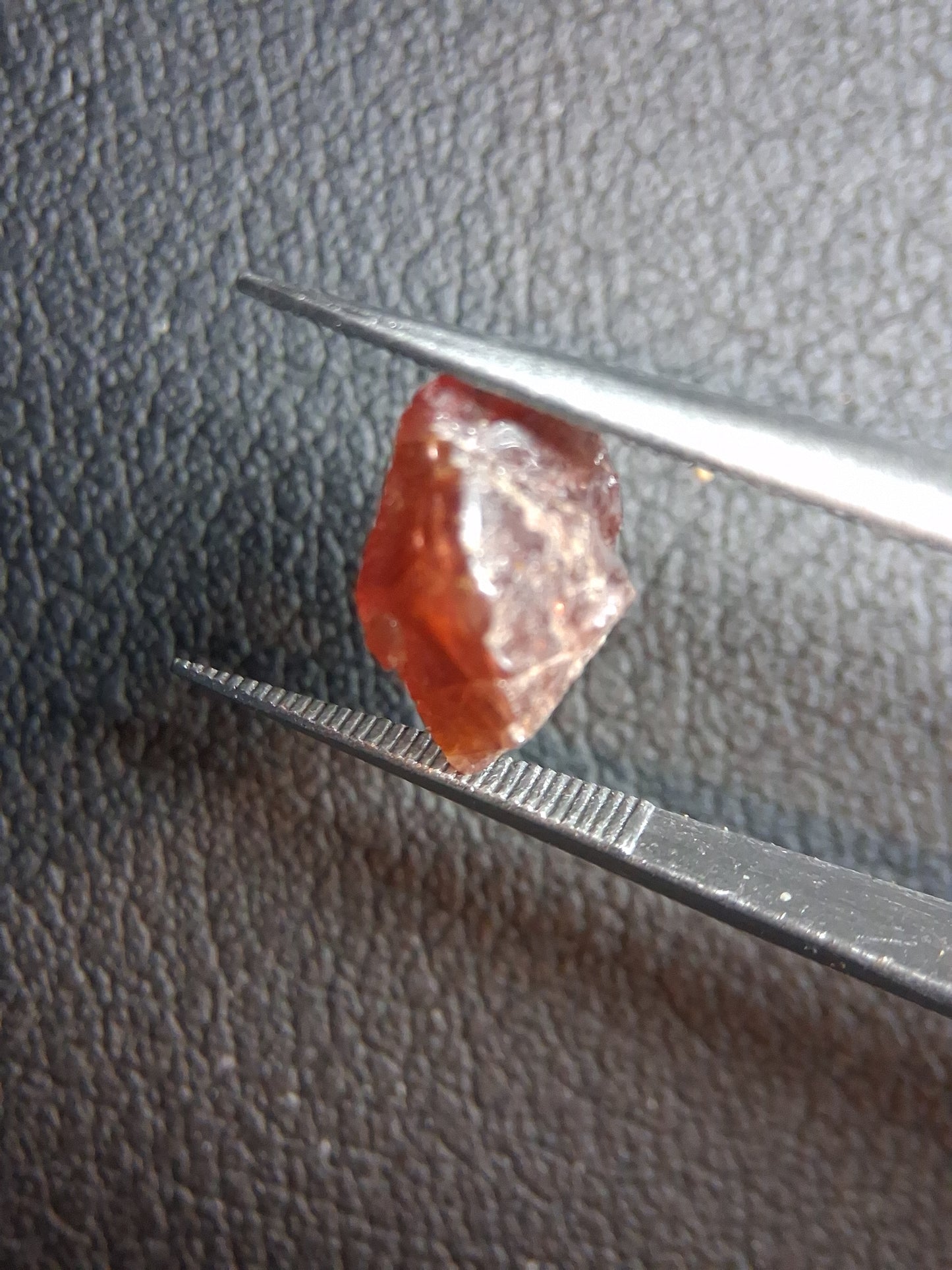 Rough Garnet - 3.020 ct - pyrope almandite - red