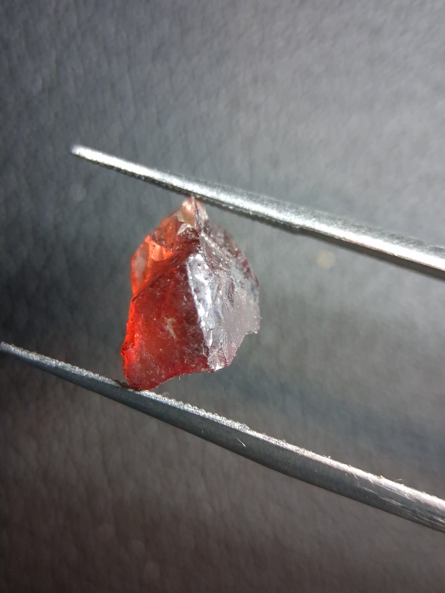 Rough Garnet - 3.005 ct - pyrope almandite - red