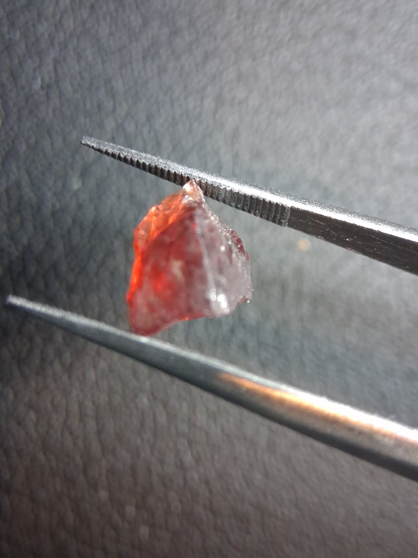 Rough Garnet - 3.005 ct - pyrope almandite - red