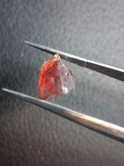 Rough Garnet - 3.005 ct - pyrope almandite - red