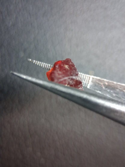 Rough Garnet - 3.005 ct - pyrope almandite - red