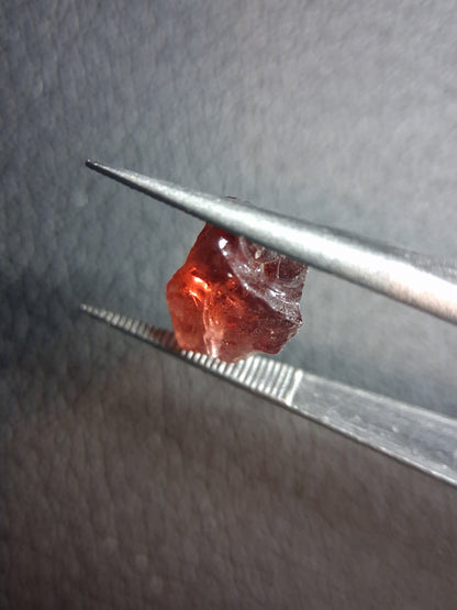 Rough Garnet - 3.005 ct - pyrope almandite - red