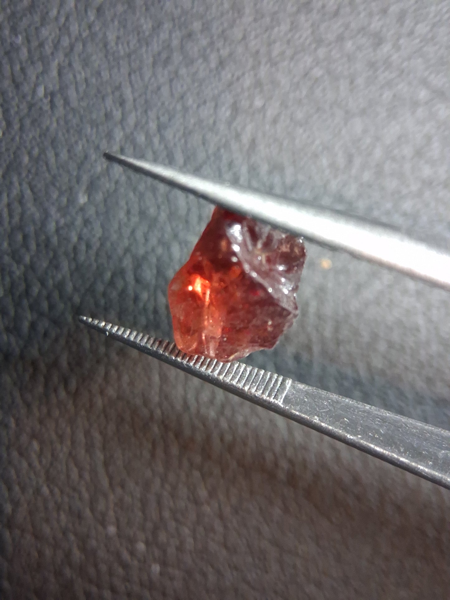 Rough Garnet - 3.005 ct - pyrope almandite - red