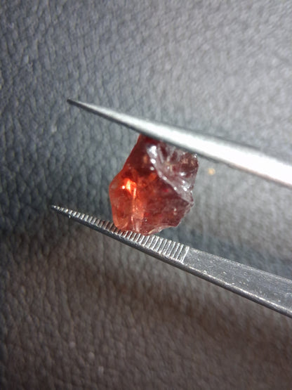 Rough Garnet - 3.005 ct - pyrope almandite - red
