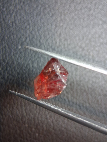 Rough Garnet - 3.005 ct - pyrope almandite - red