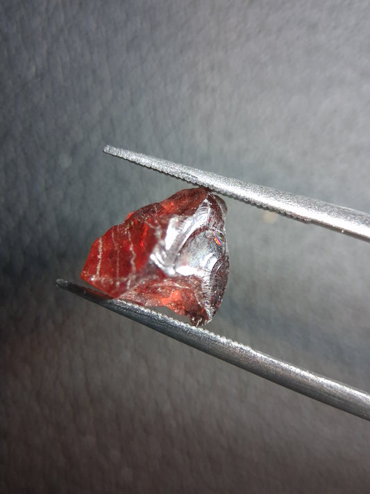 Rough Garnet - 3.330 ct - pyrope almandite - red