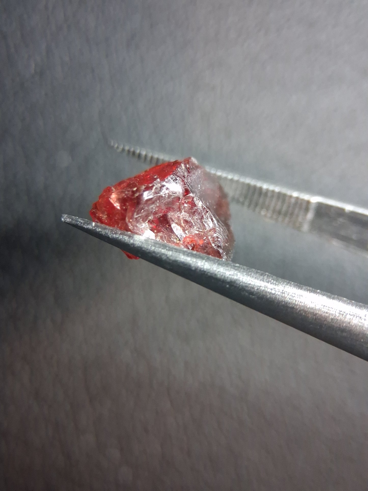 Rough Garnet - 3.330 ct - pyrope almandite - red