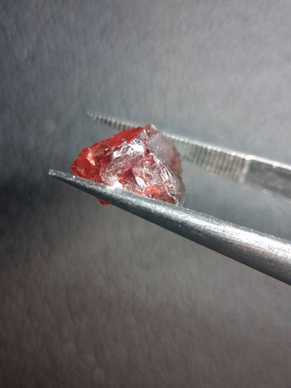 Rough Garnet - 3.330 ct - pyrope almandite - red