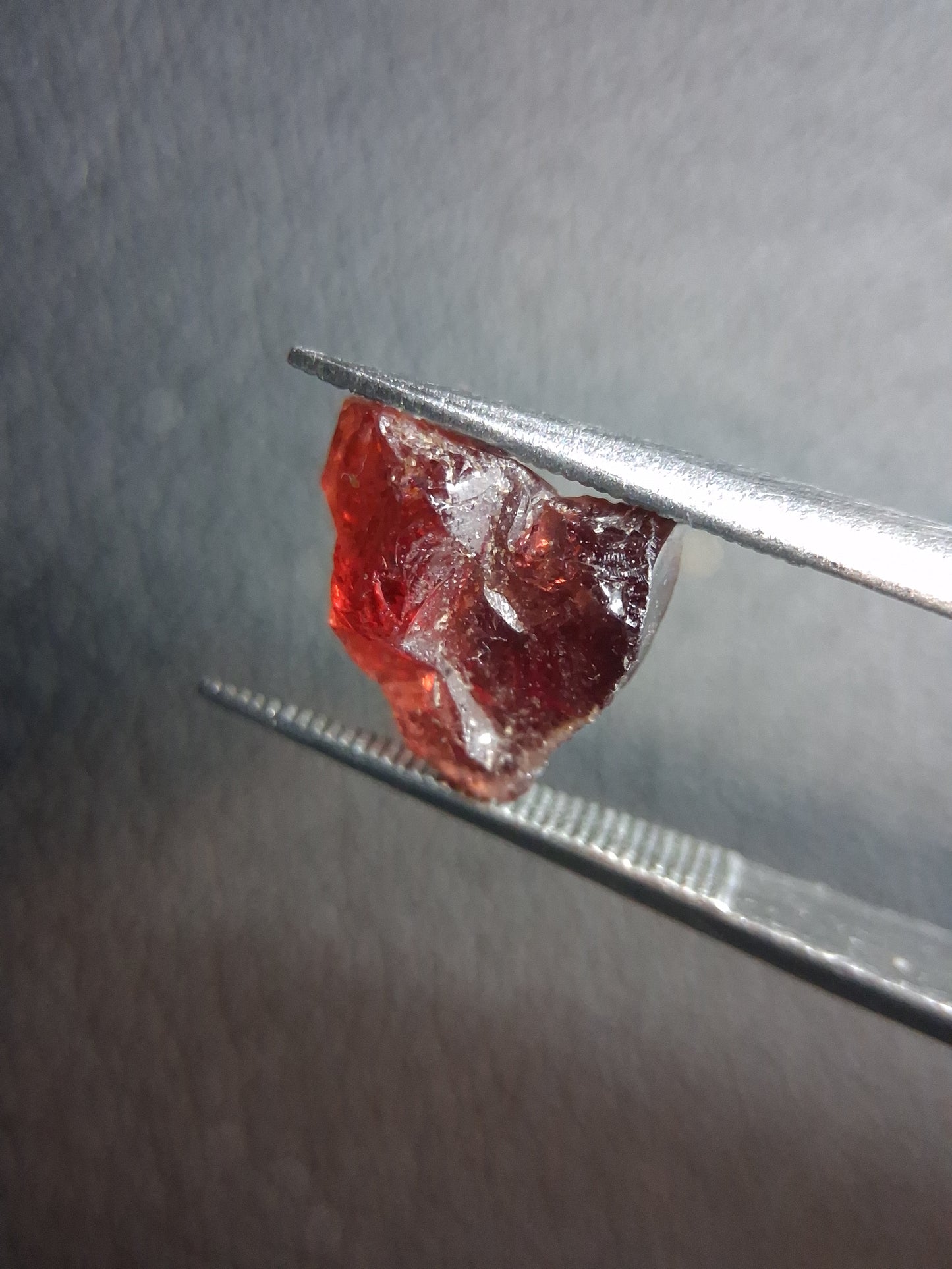Rough Garnet - 3.330 ct - pyrope almandite - red
