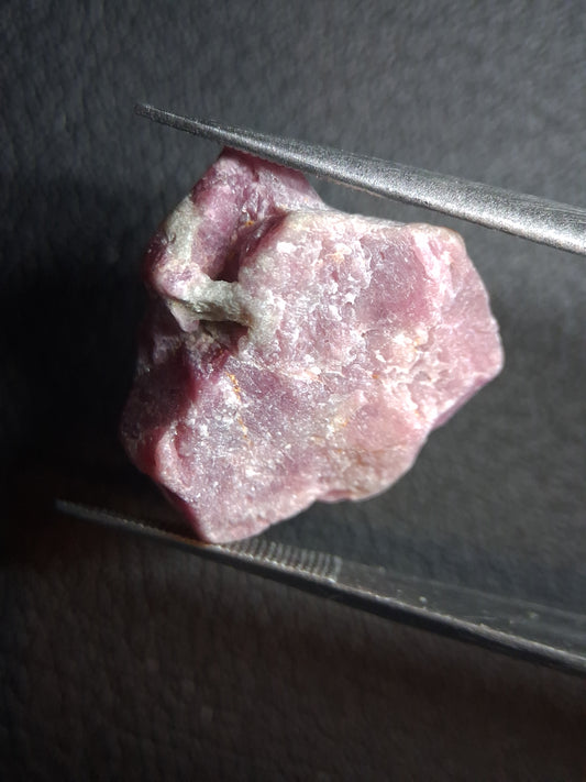 Natural Rough Ruby - 22.820 ct - natural ruby - heated