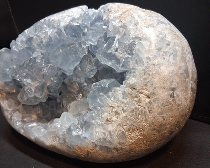 Natural Celestite Geode – Premium Blue Crystal Display Piece – Approx. 2 kg (15 × 11 cm)