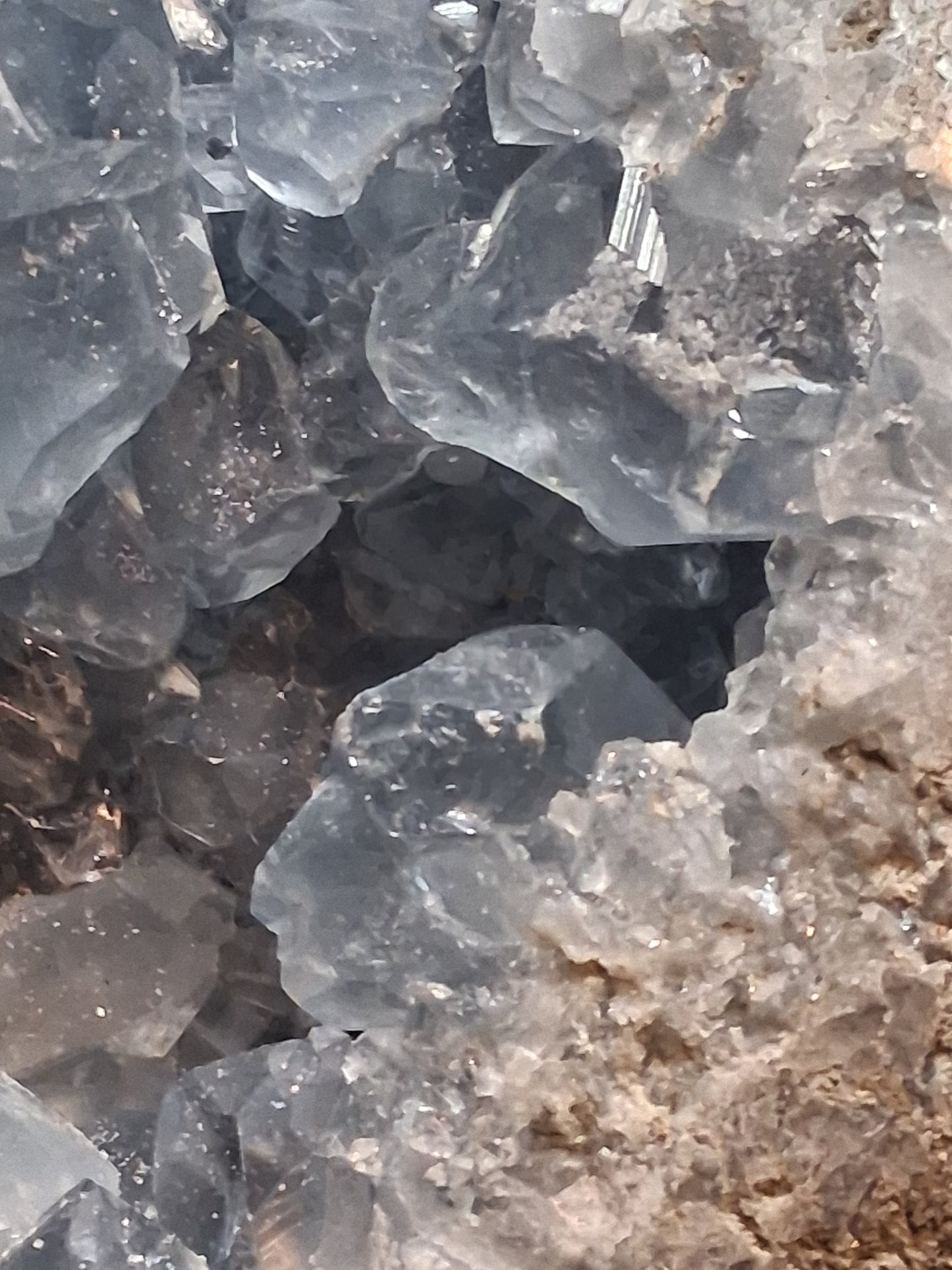 Natural Celestite Geode – Premium Blue Crystal Display Piece – Approx. 2 kg (15 × 11 cm)