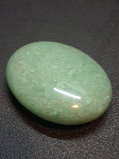 Natural Green Aventurine Palm Stone – Oval Polished Pocket Crystal – 170.745 ct (5.52 × 3.50 × 1.51 cm)