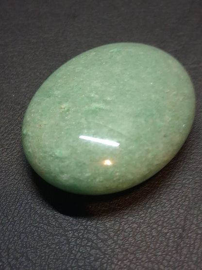 Natural Green Aventurine Palm Stone – Oval Polished Pocket Crystal – 170.745 ct (5.52 × 3.50 × 1.51 cm)