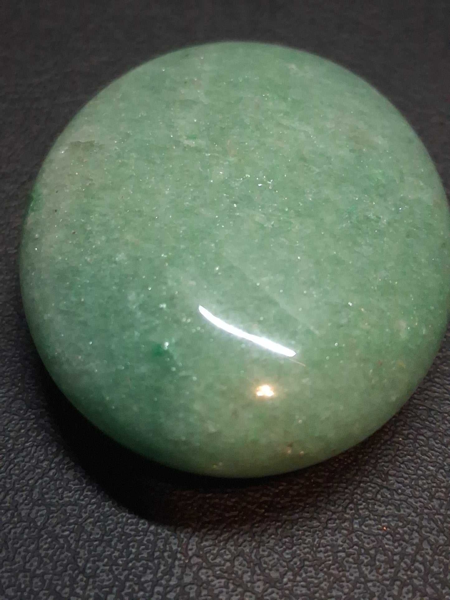 Natural Green Aventurine Palm Stone – Oval Polished Pocket Crystal – 170.745 ct (5.52 × 3.50 × 1.51 cm)