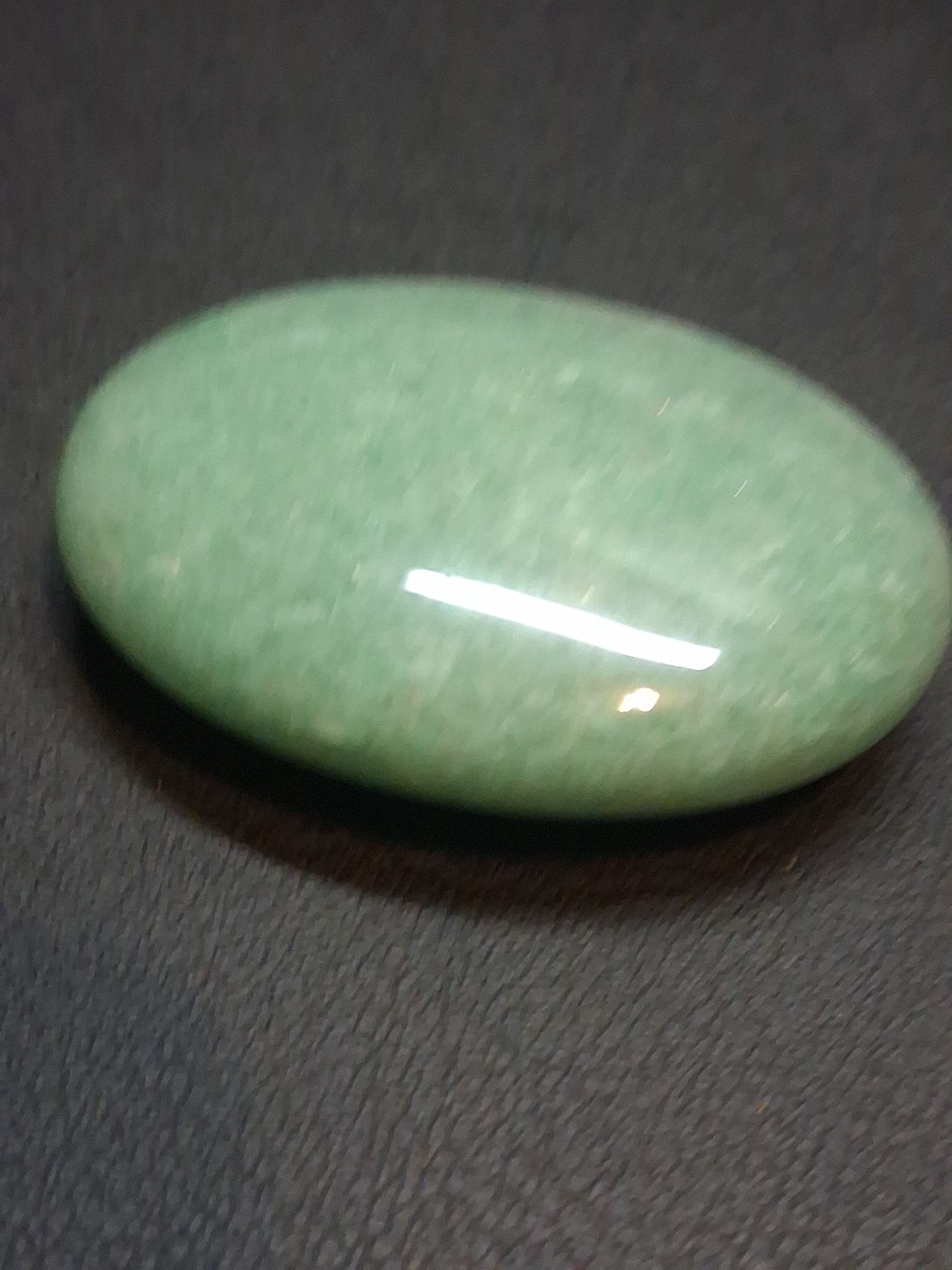 Natural Green Aventurine Palm Stone – Oval Polished Pocket Crystal – 170.745 ct (5.52 × 3.50 × 1.51 cm)