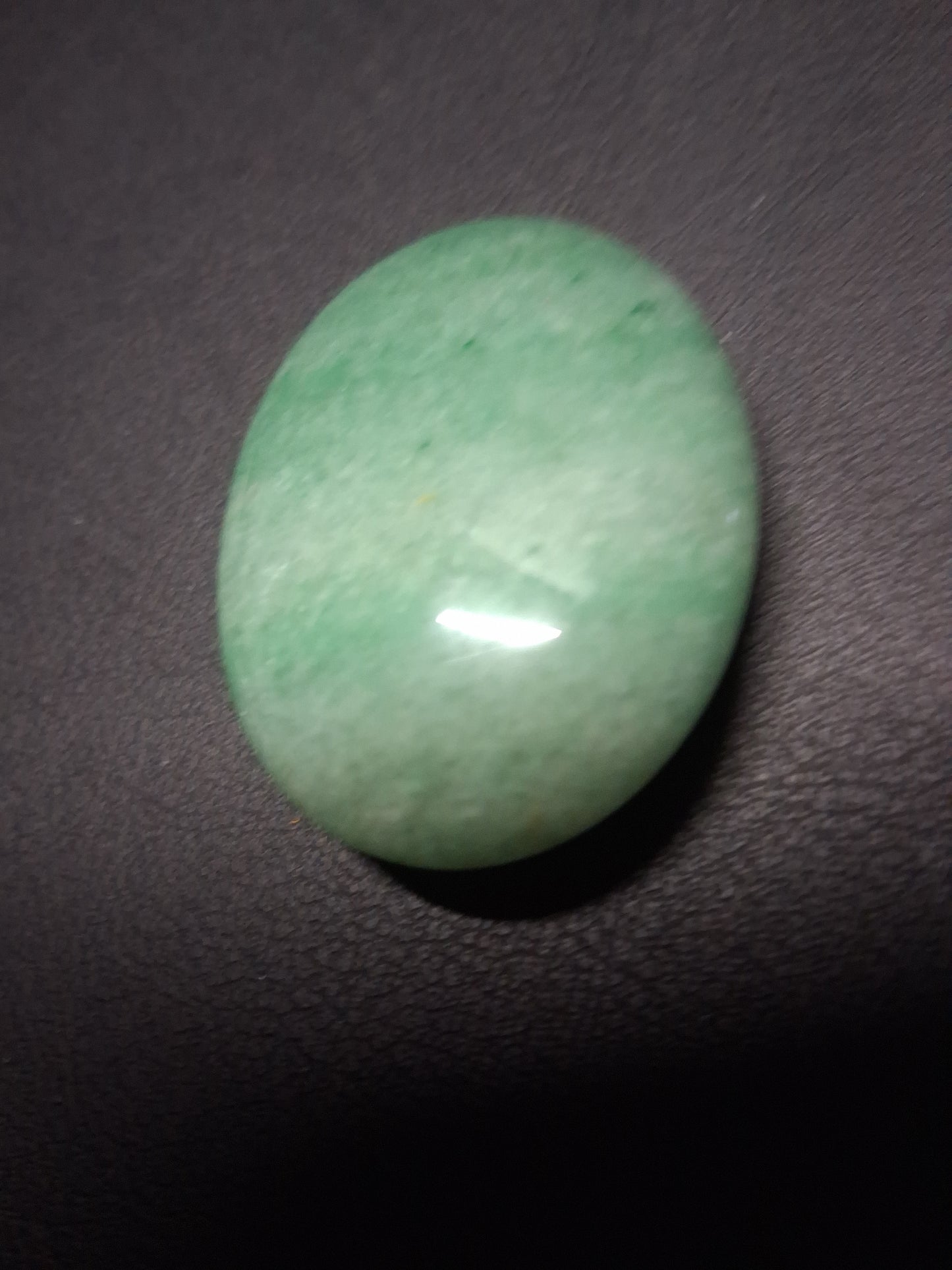 Pietra burattata ovale di avventurina verde naturale – Cristallo da taschino lucidato – 168,630 ct (4,54 × 3,57 × 1,45 cm)