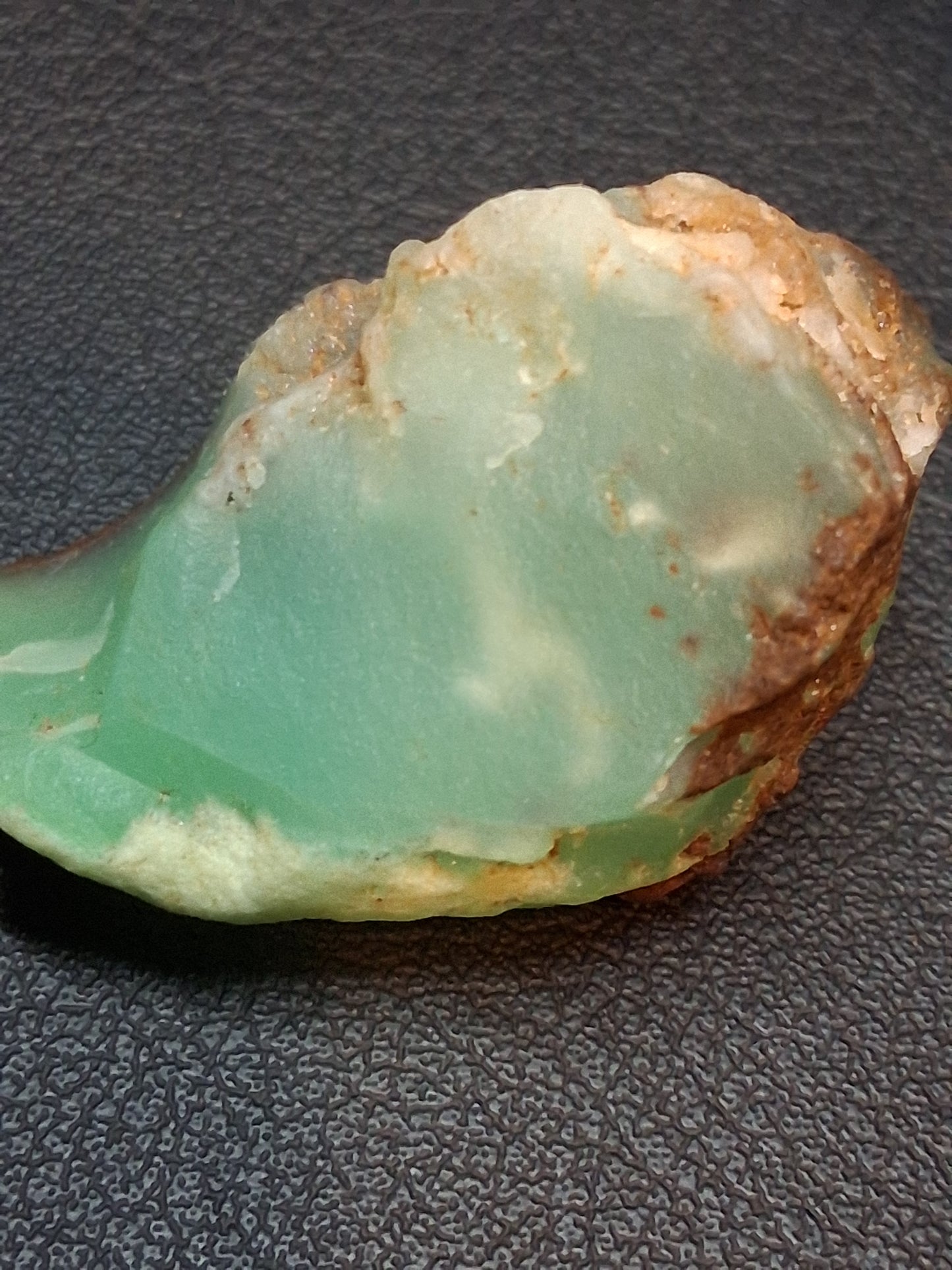 Chrysoprase naturelle brute d'Afrique – 110,31 ct – Spécimen de taille et de collection