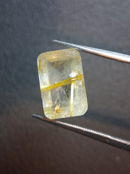 Quartz rutile doré naturel – Pierre gemme octogonale de 3,855 ct – 11,9 × 7,8 mm